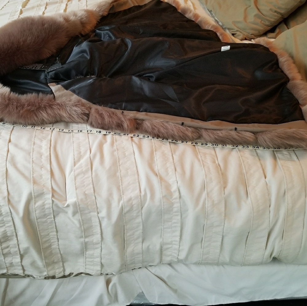 SOLD OUT: Hooded Fur vest - Picture 3 of 6